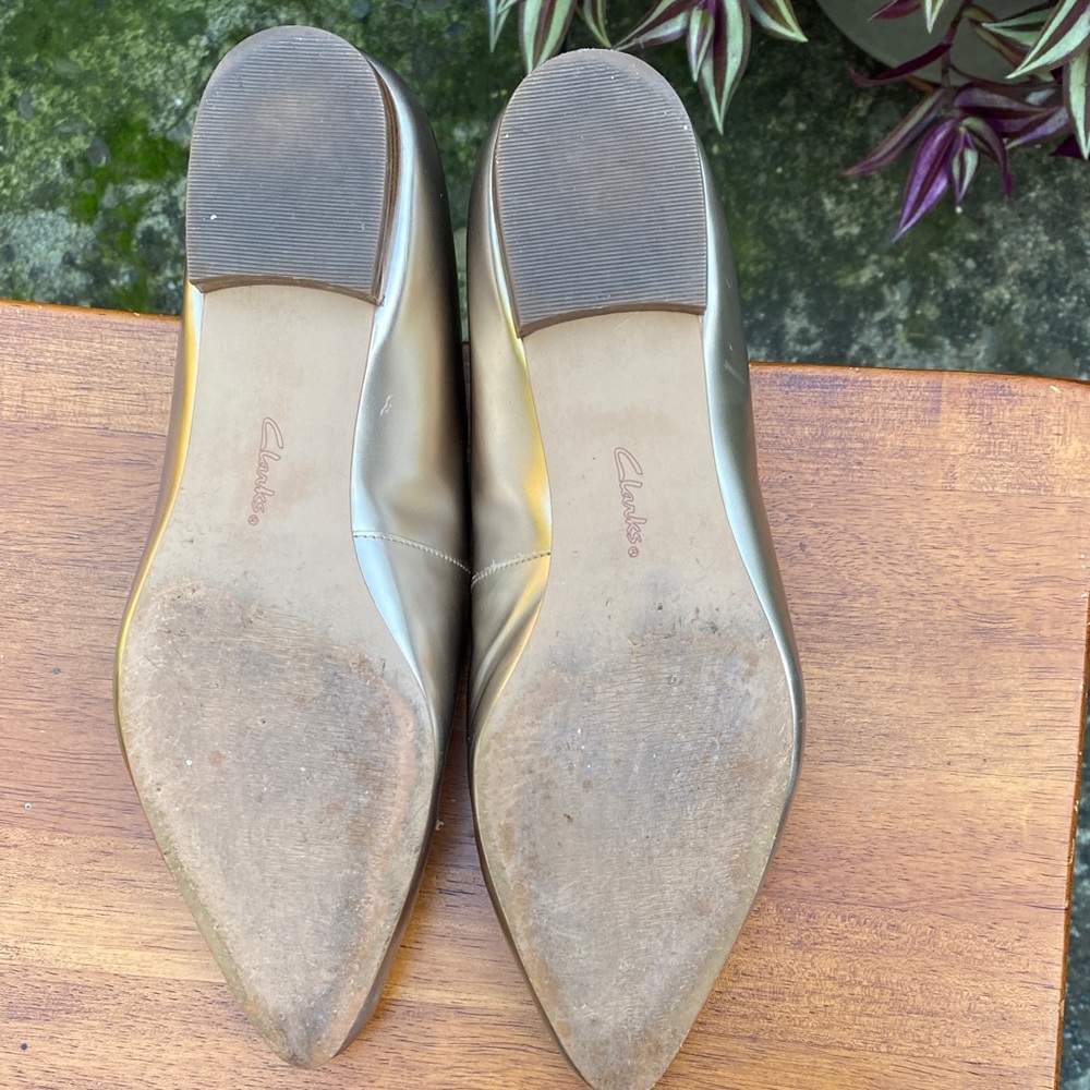 Clarks Women's Metallic Gold Heels - Picture 8 of 10
